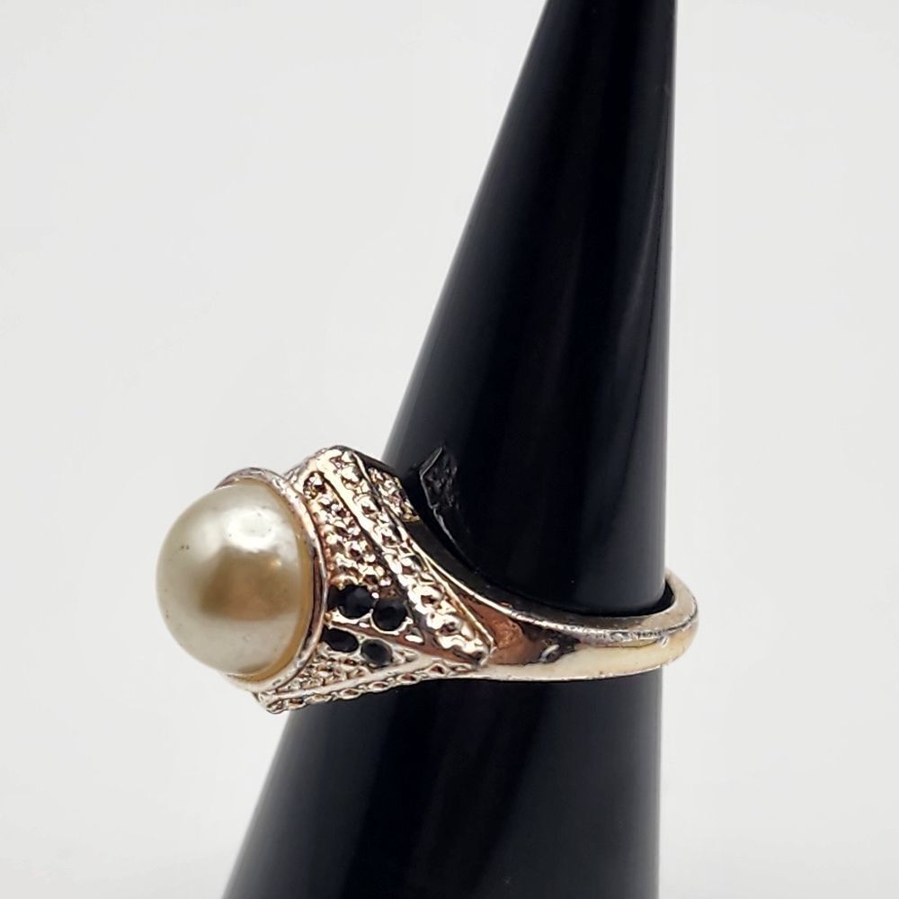 Vintage Avon NRT Faux Pearl & Black Rhinestone Ring (6) - Picture 2 of 8